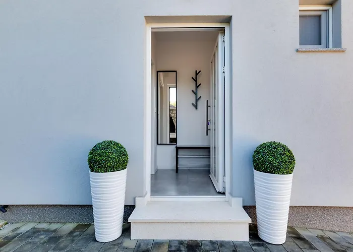 Monmar By Interhome