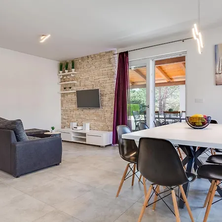 Monmar By Interhome *